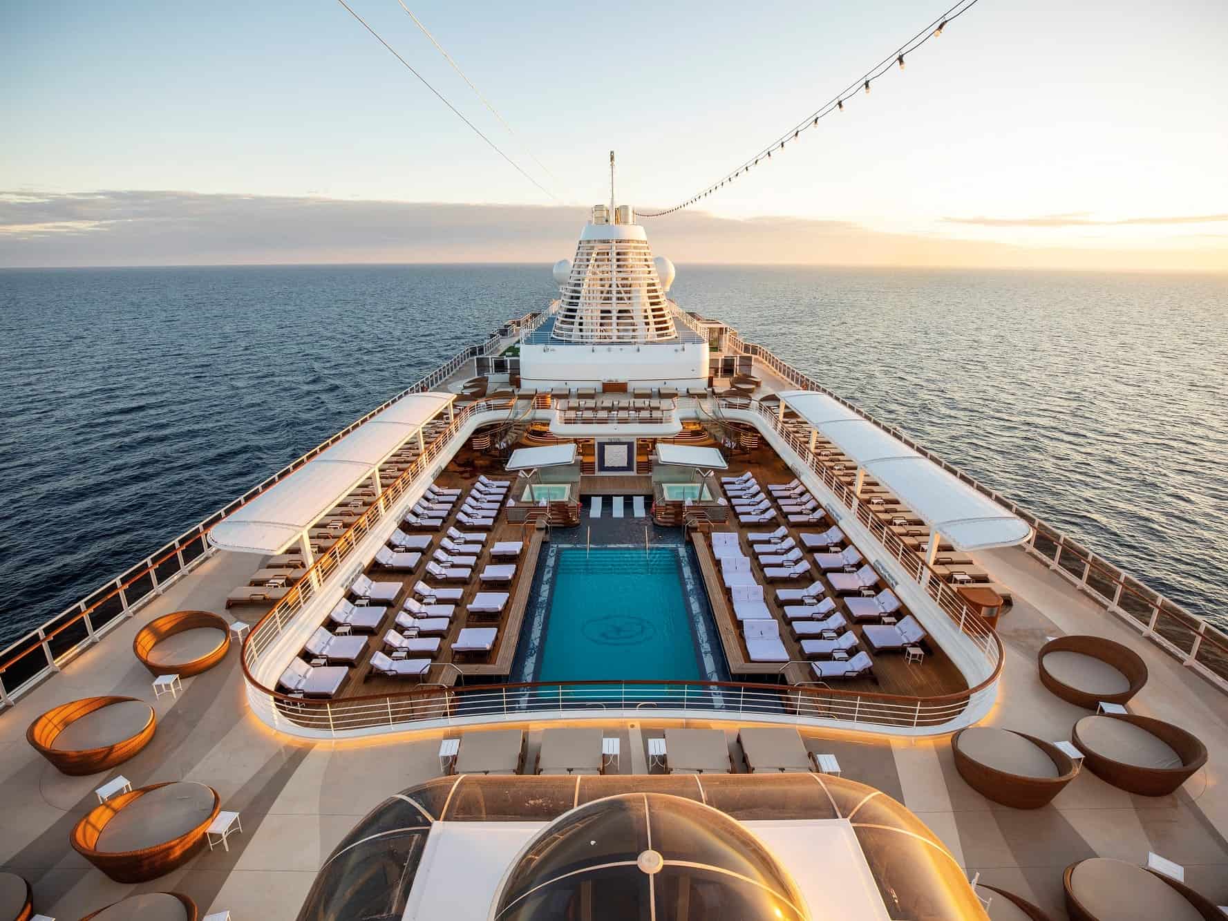 Seven Seas Splendor - Pool Deck (c) Regent Seven Seas Cruises